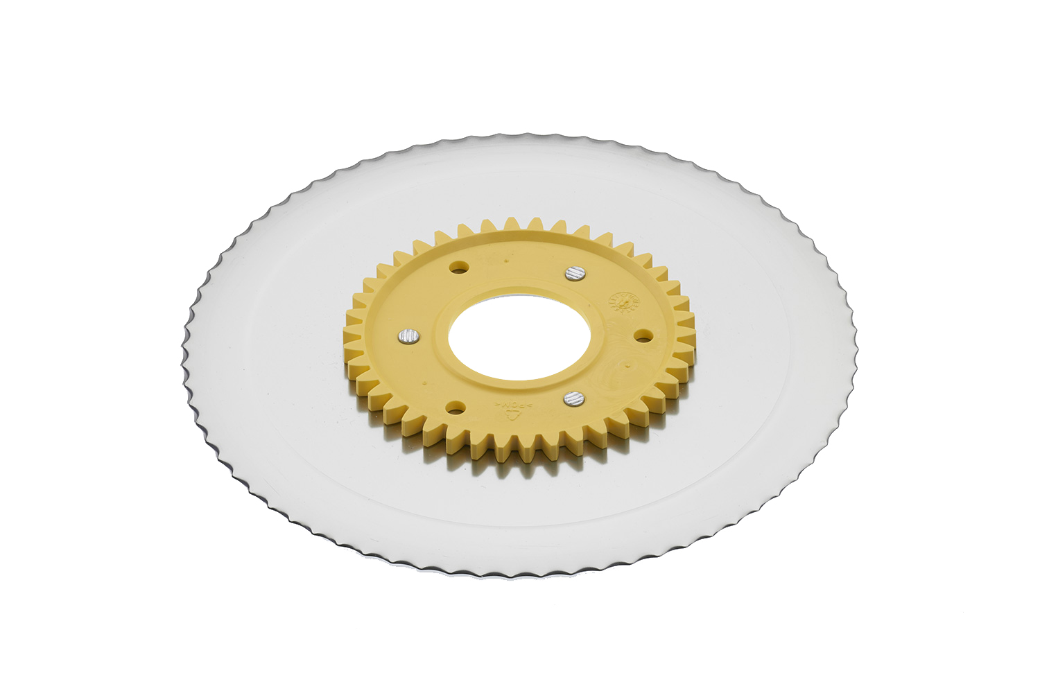 Serrated circular blade with electropolished surface and a yellow gear Serrated circular blade with electropolished surface and a yellow gear