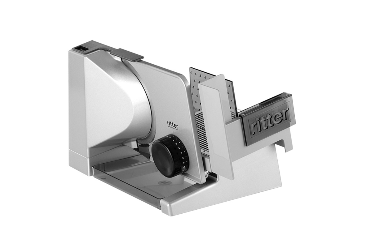 Elektrischer Allesschneider in silber, schräge Ansicht