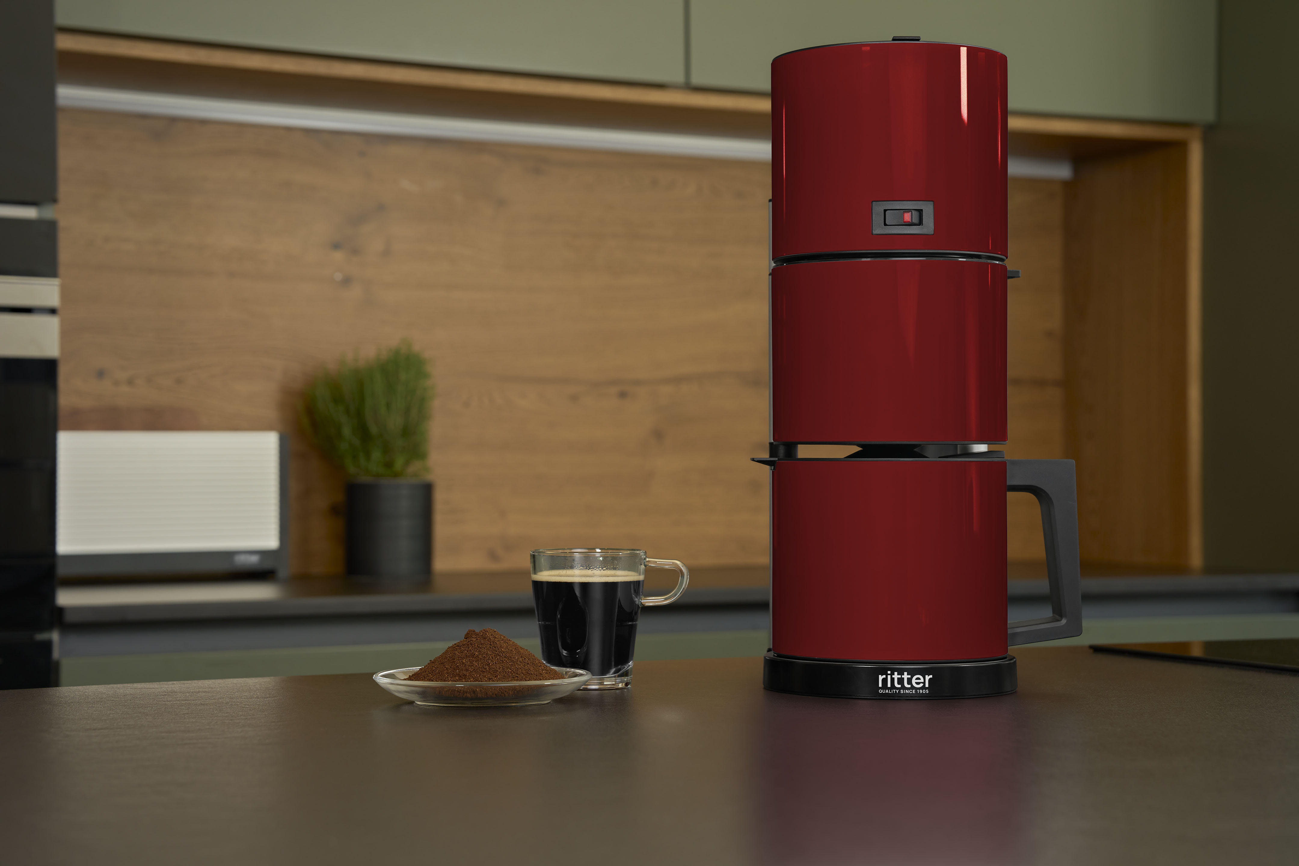 Kaffeemaschine in moderner Küche